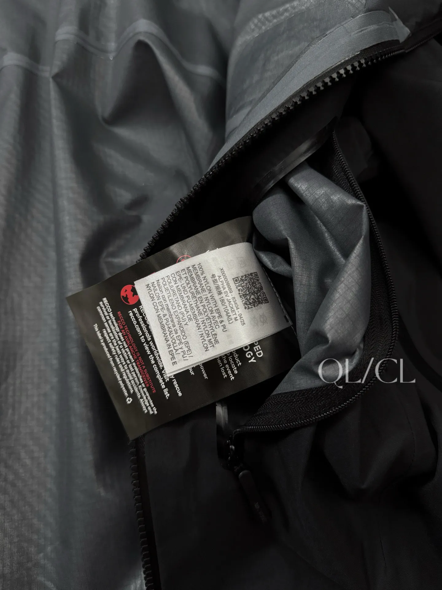 K 66 Quality ARC'TERYX ALPHA SV 8 Breathable Sv ， ， ， ： N X GORE-TEX® Alpha SV Wear-Resistant Wear-Resistant : ykk logo TPU 100 1.1 Water Tight™ : 70 : logo， Velcro® ， ， ， Hem Lock ： Size：XS-XXL ：116 120 124 128 132 136 ：48 49 50 51 52 53 ：62 63 64 67 68 ：70.5 72.5 74.5 76.5 77.5 78.5